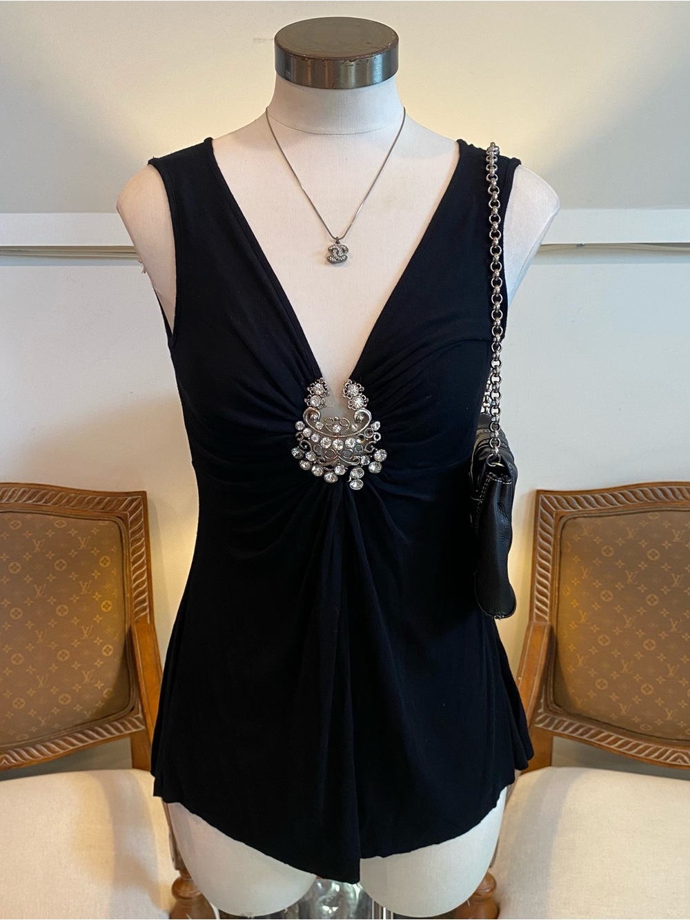 Vintage 90s Y2K Unyx Black Sleeveless V-Neck Camisole Top with Rhinestone Brooch